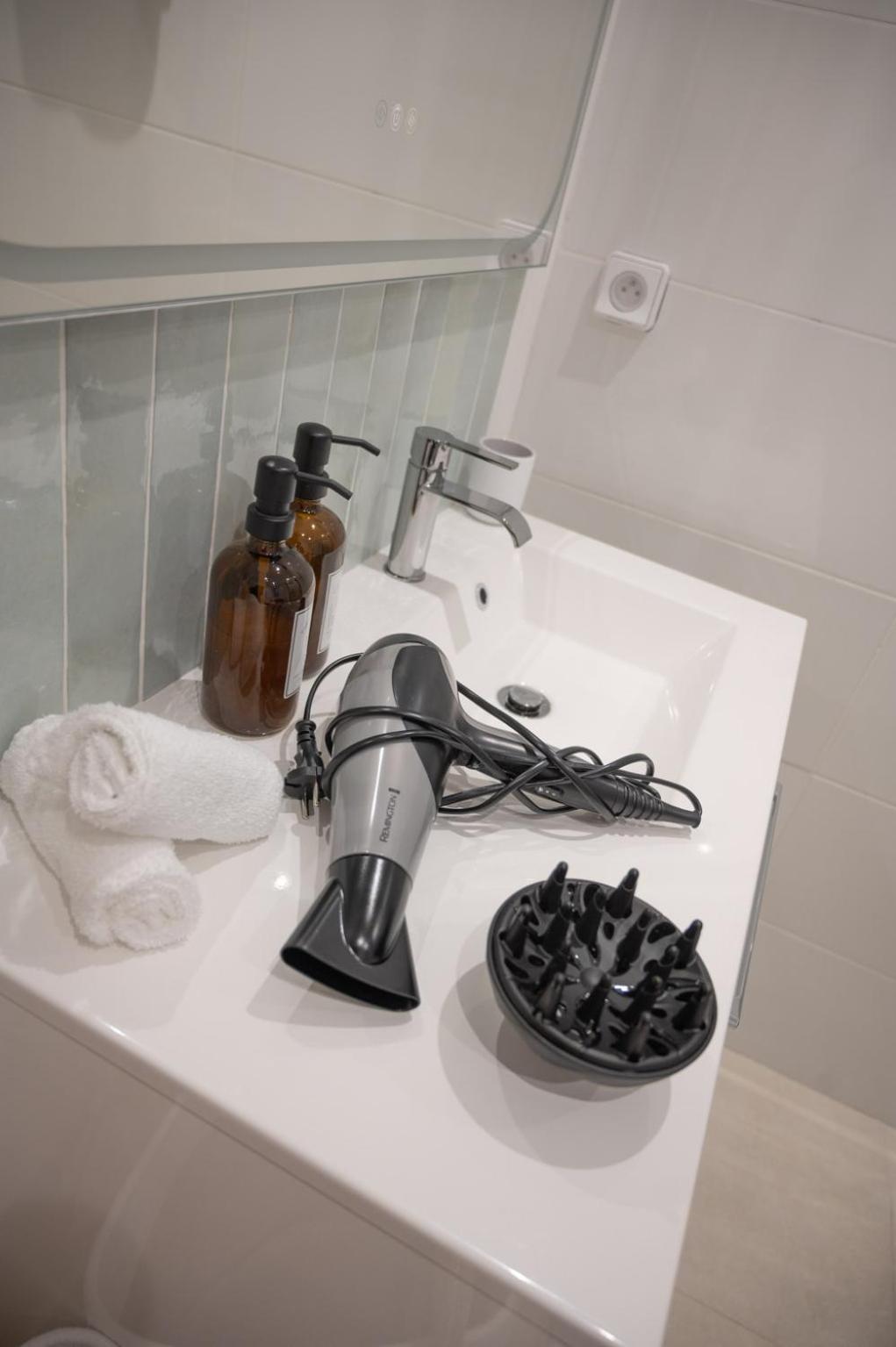 Lou Cabanot - Appartement Lumineux 3 Chambres - Parking Gratuit Beziers Bagian luar foto