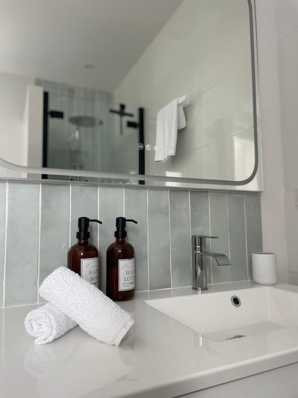 Lou Cabanot - Appartement Lumineux 3 Chambres - Parking Gratuit Beziers Bagian luar foto